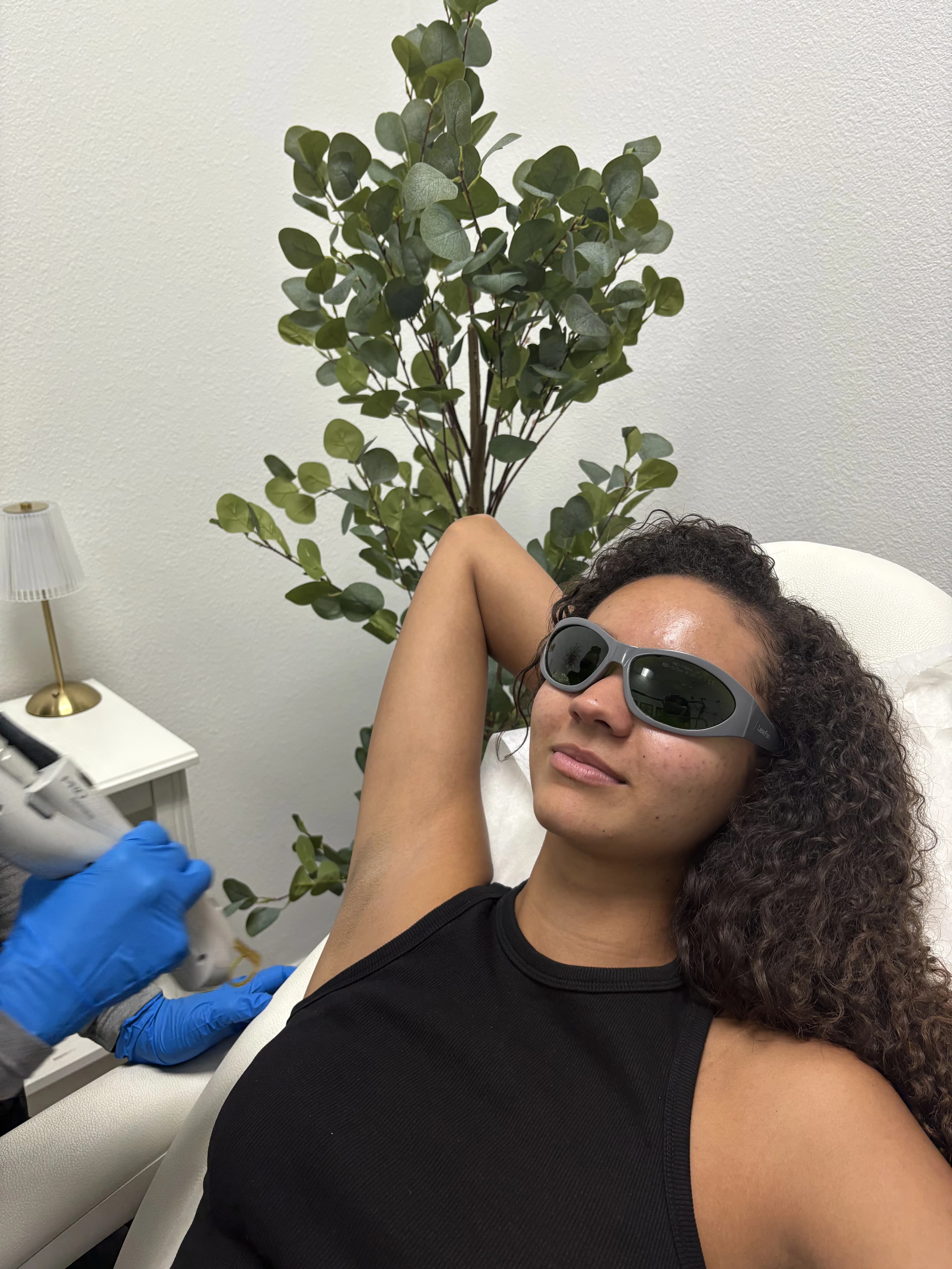 Client during an underarm session
